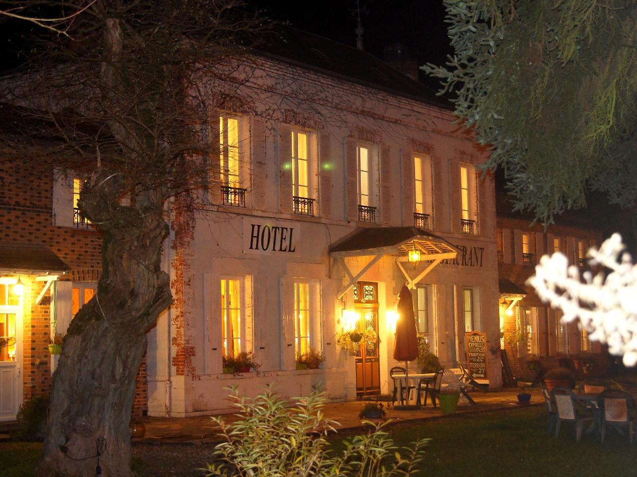 Hotel Restaurant La Sauldraie Salbris Bagian luar foto