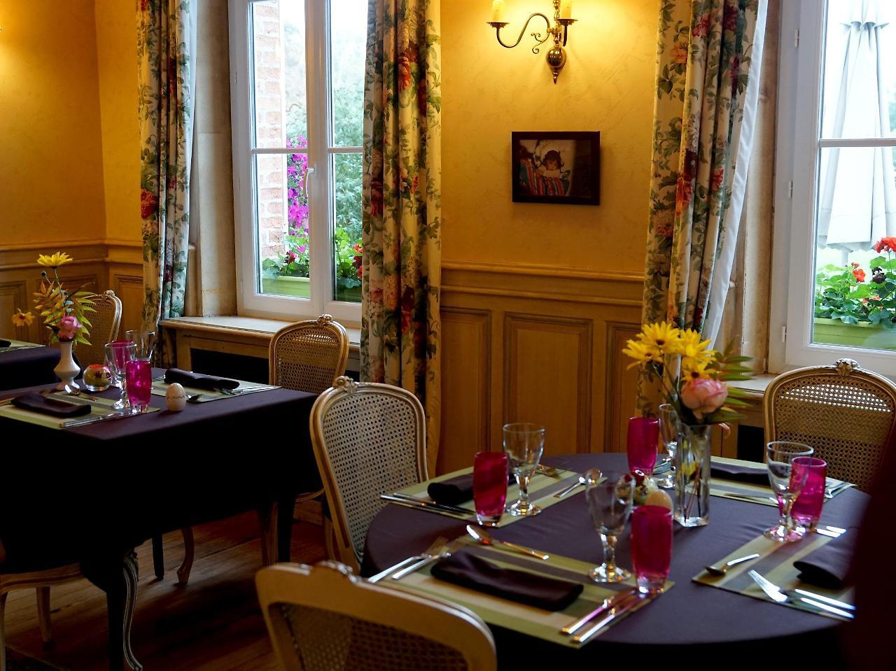 Hotel Restaurant La Sauldraie Salbris Bagian luar foto